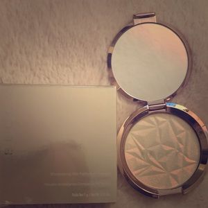 Becca shimmering skin perfector